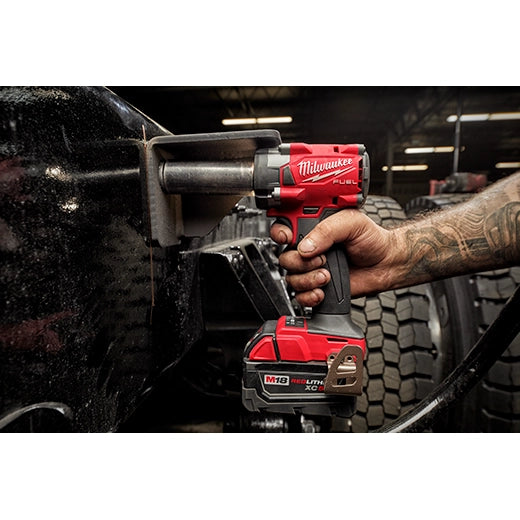 Milwaukee Llave de impacto compacta M18 FUEL™ de 3/8" con anillo de fricción, sin accesorios