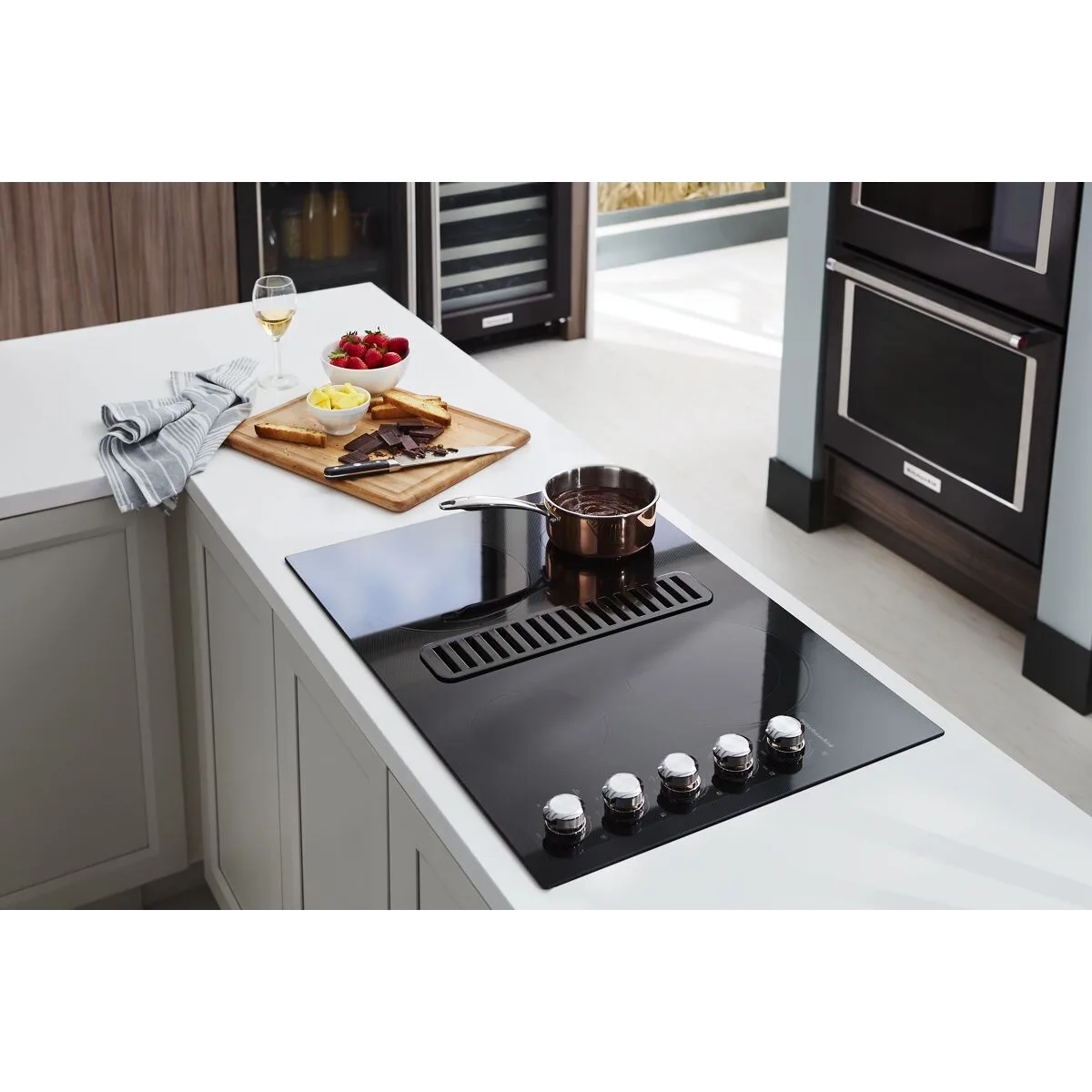 Placa de Cocción Eléctrica con Downdraft KitchenAid KCED600GBL de 30 Pulgadas