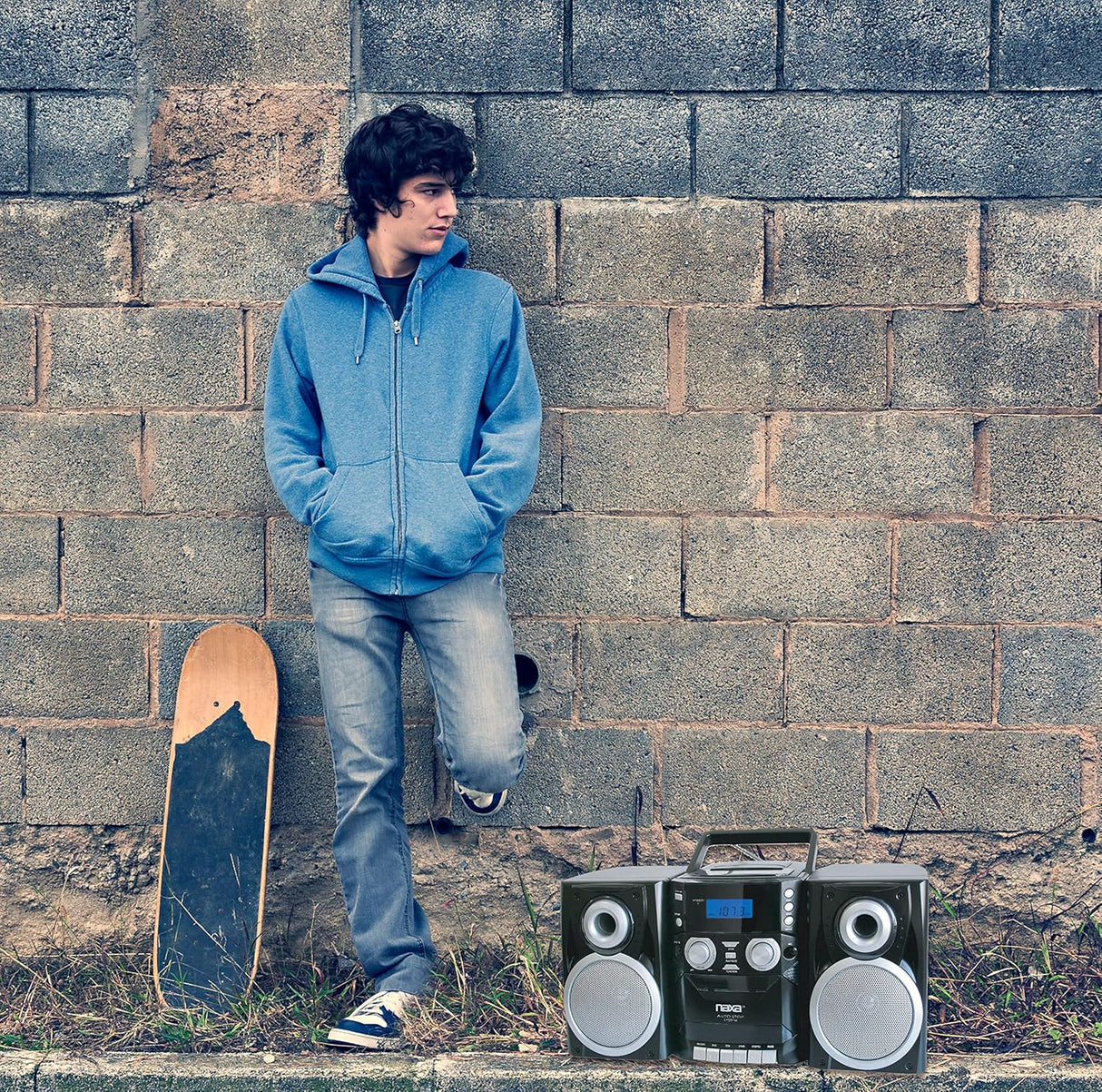 RADIO AM/FM, CD, CASSETTE, GRABADORA Y ALTAVOCES