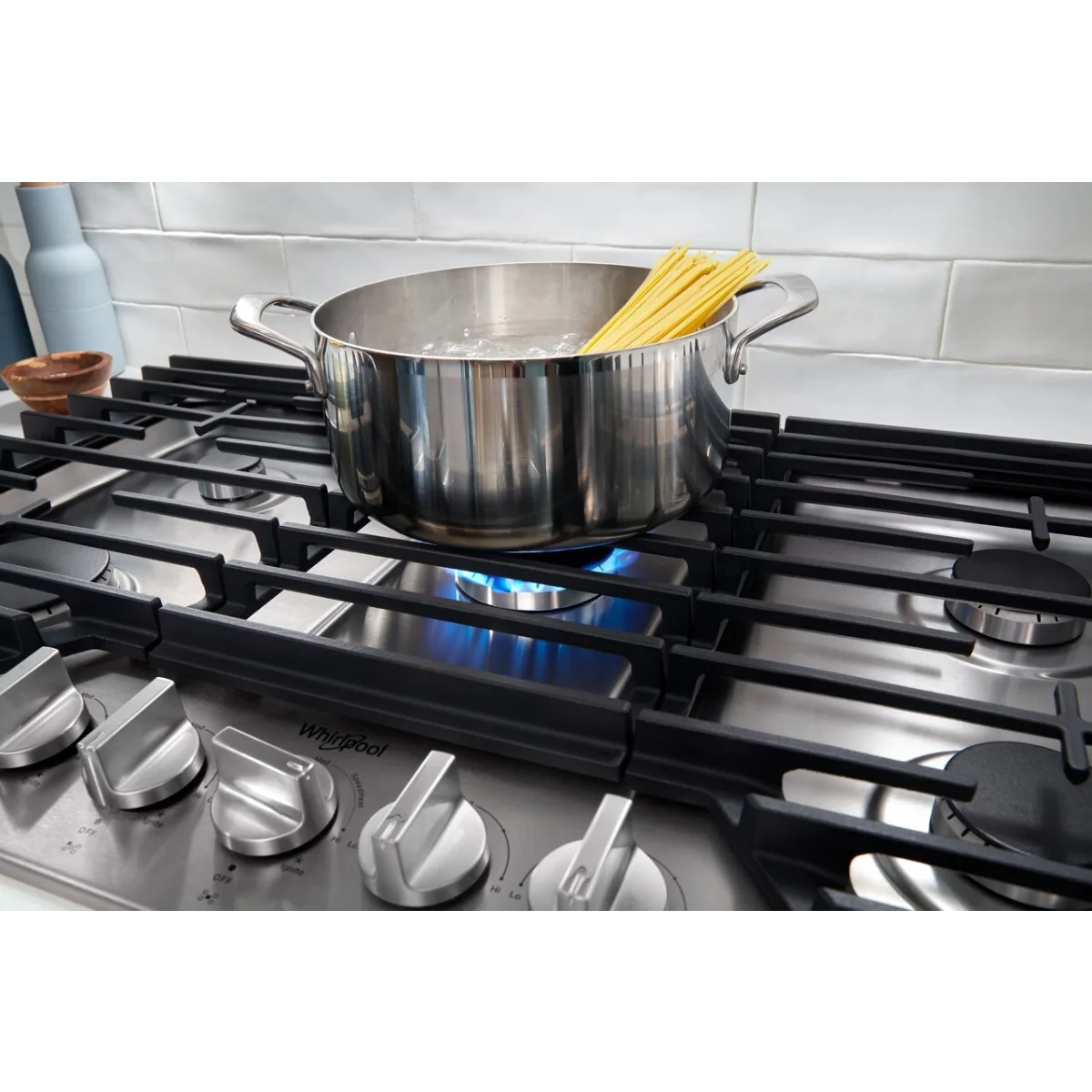 Whirlpool Tope de Gas de 36" con 5 Quemadores y Parrillas de Hierro Fundido Abatibles EZ-2-Lift™