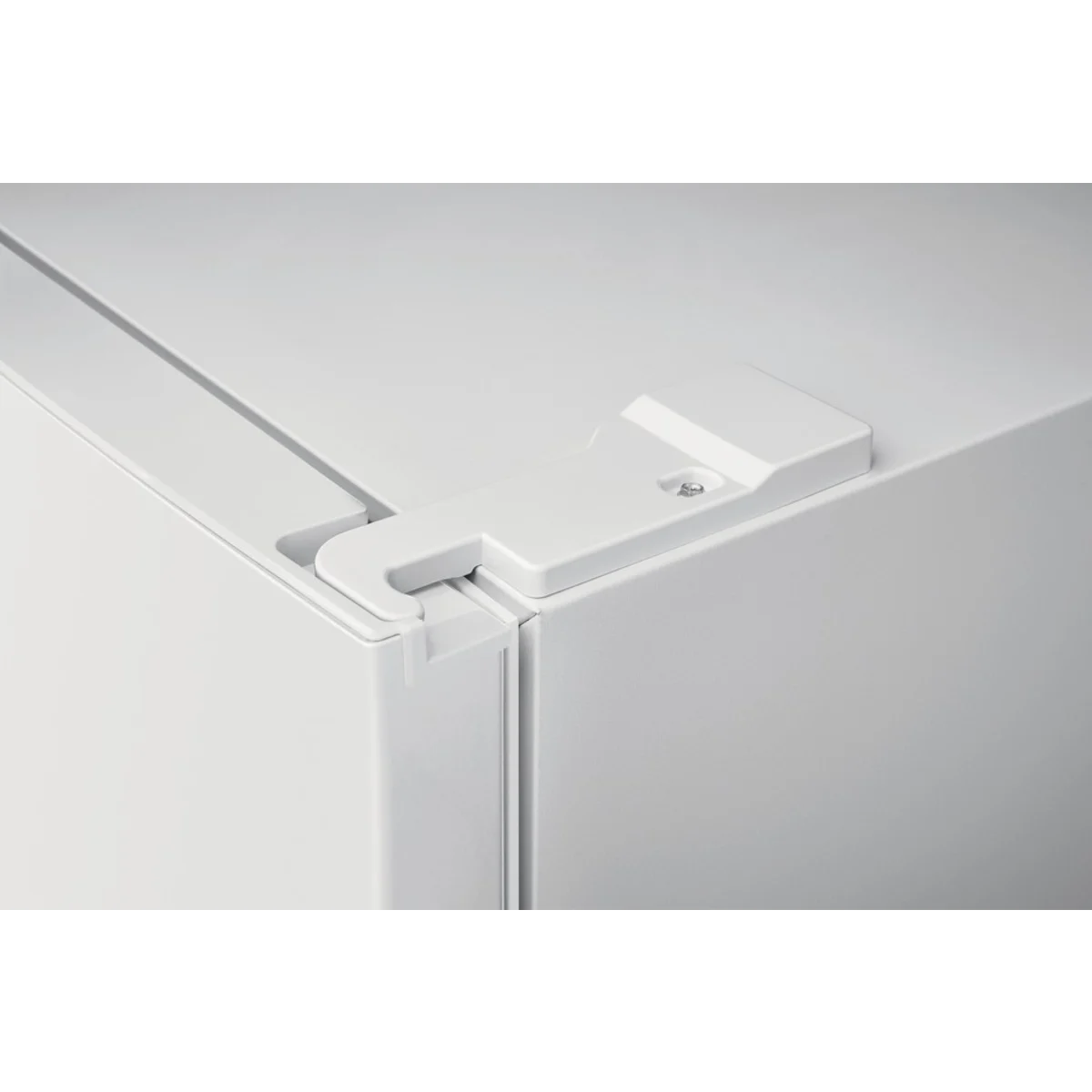 Nevera Frigidaire 10.1 p.c. Top Freezer Blanca Garage Ready - FFET1022UW