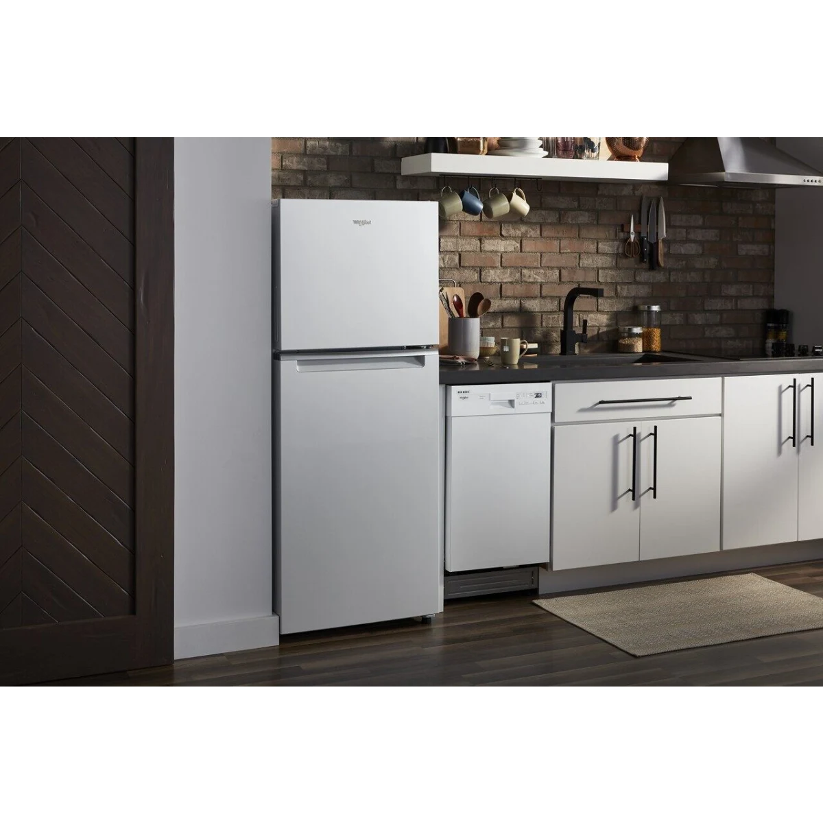 Whirlpool WRT112CZJW Nevera Counter-Depth Top Freezer de 24" y 11.6 cu. ft. - Blanco
